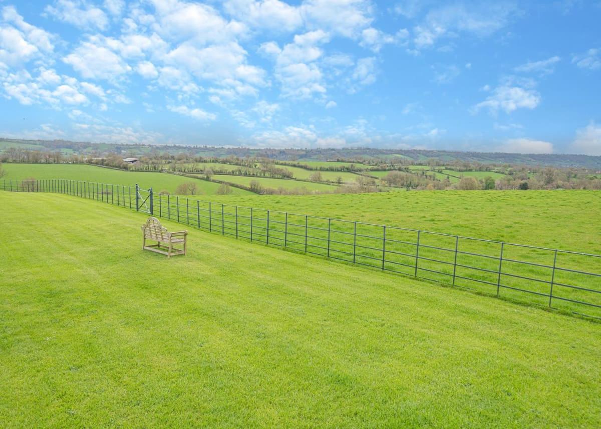 Midsomer Lodges Pilton Dış mekan fotoğraf